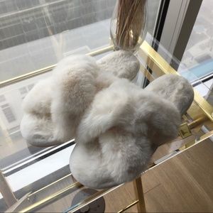 Fluffy and Cozy Cross Band Slippers M (7-8)